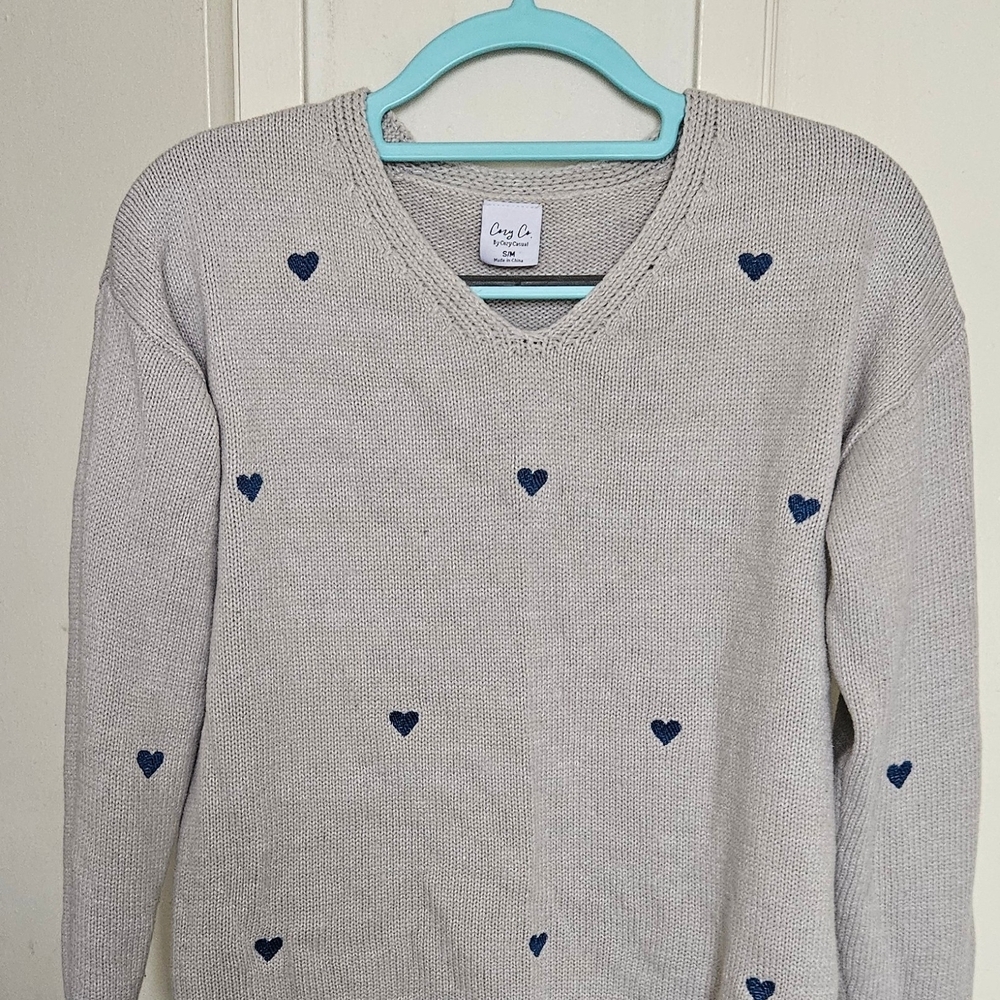 Cozy Casual Light Gray V-Neck Sweater with Navy Hearts